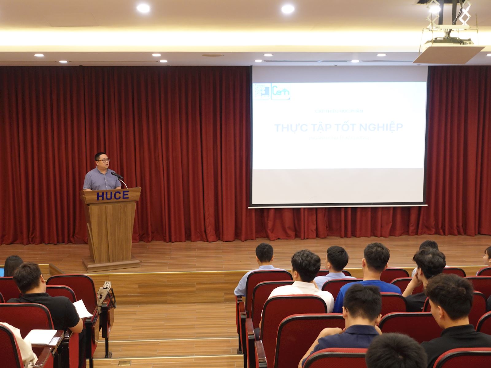 THE ASSIGNMENT CEREMONY FOR SUPERVISING LECTURERS AND THE ALLOCATION OF TASKS FOR GRADUATION INTERNSHIPS & GRADUATION THESIS PROJECTS FOR BACHELOR’S AND ENGINEERING STUDENTS – PHASE 3, 2025–2026