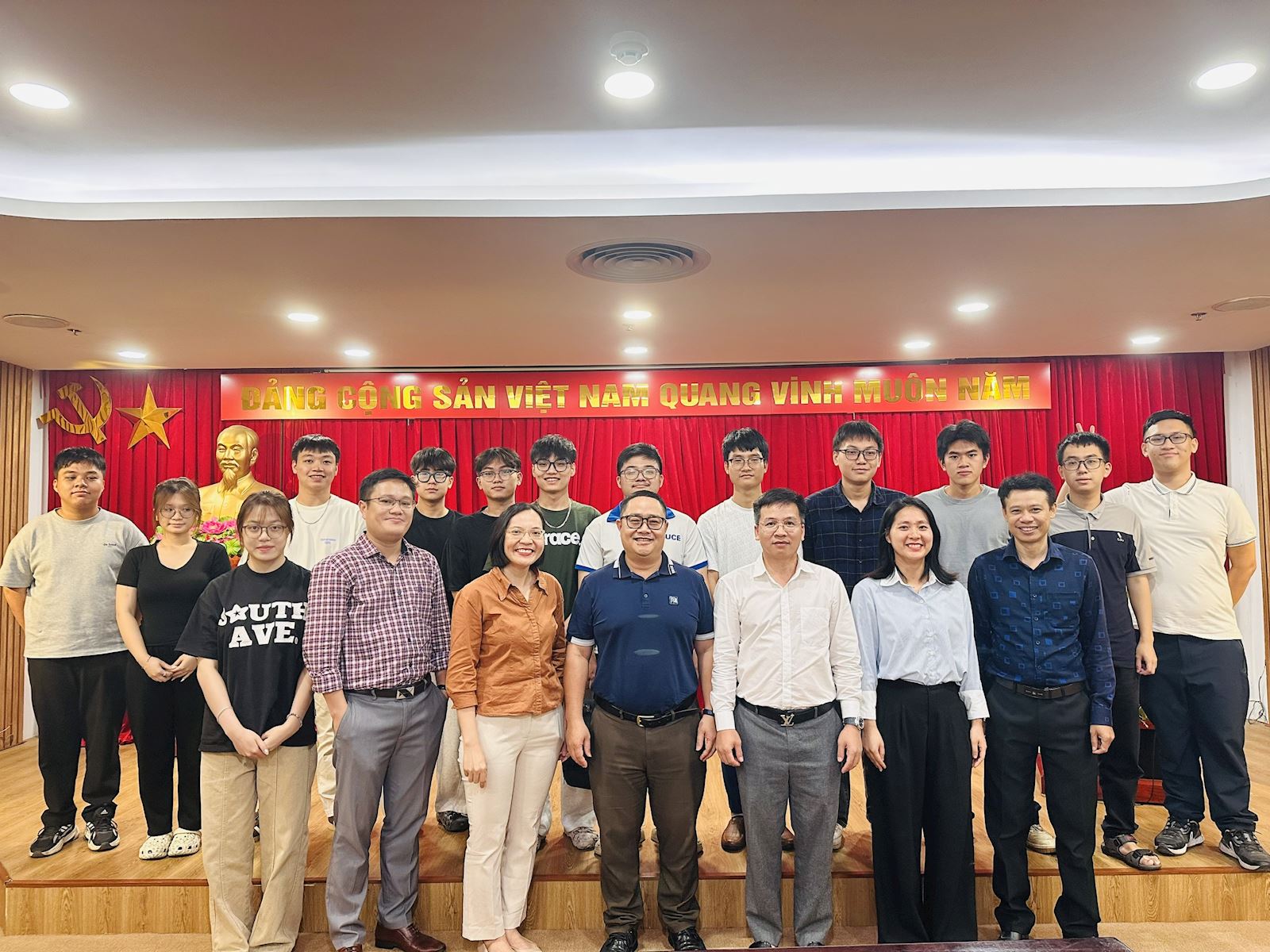 FIELD TRIP — 69KTE Students Explore Real-World Projects at Hanoi Civil Engineering Construction Investment Project Management Board