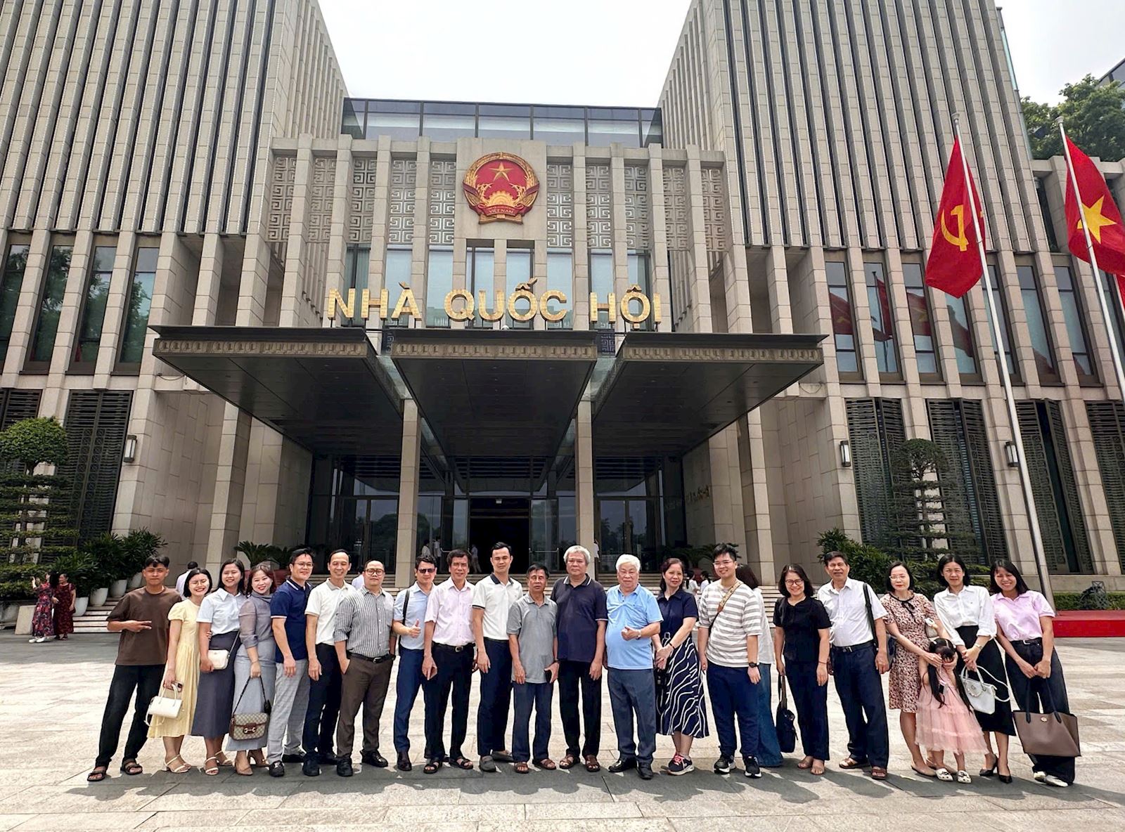 Faculty Members from the Faculty of Construction Economics and Management Visit and Exchange Knowledge on the Management and Operation of the National Assembly Building
